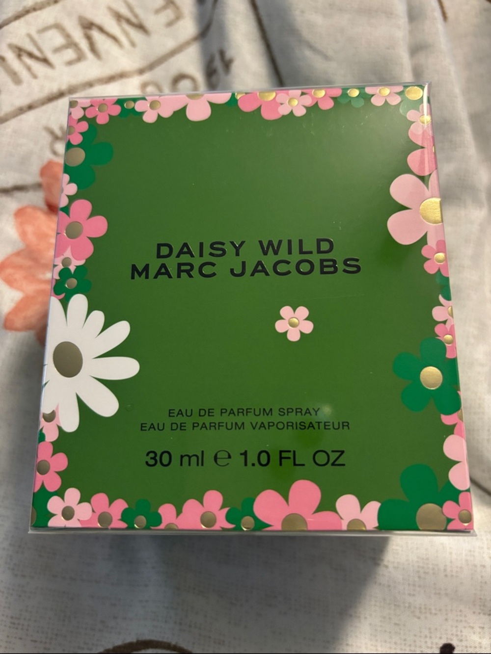 Marc Jacobs Daisy Wild Green Box with Pink & White Floral Accents
